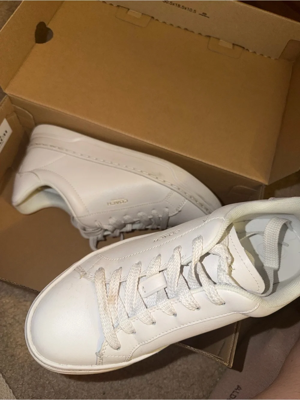 Coach White Leather women’s Low-Top Sneakers